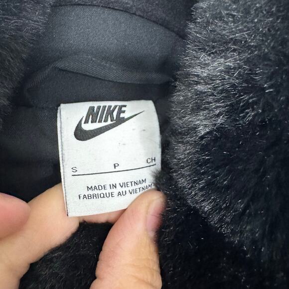 Nike Women’s Rare Faux Fur Swoosh Jacket Black White Logo Coat Size Small - Picture 5 of 6